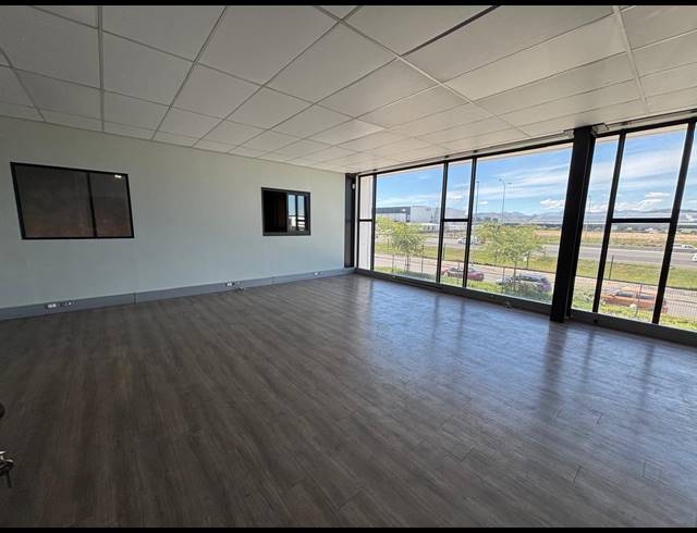 751M² FACTORY TO LET IN STIKLAND INDUSTRIAL